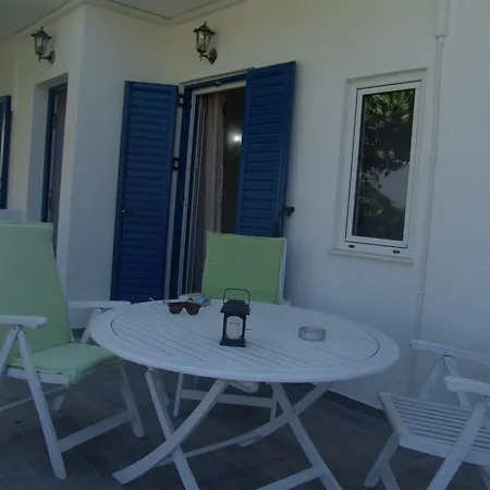 ゲストハウス Avlomonasbeach 4*